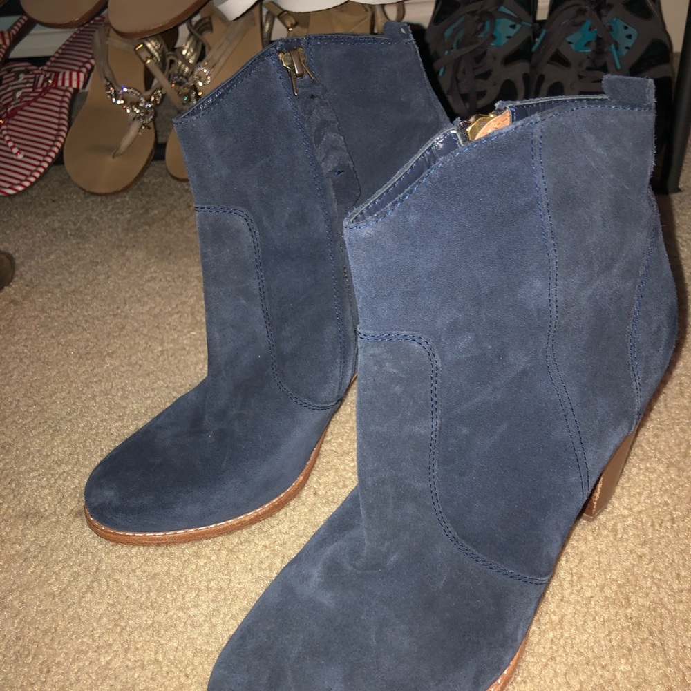 José Suede Booties